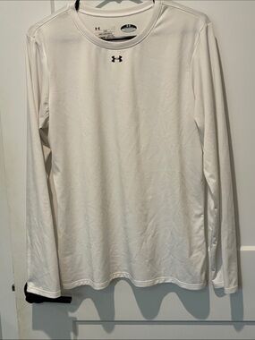 Under Armour Women’s Long Sleeve heat gear Performance Shirt - White. B31